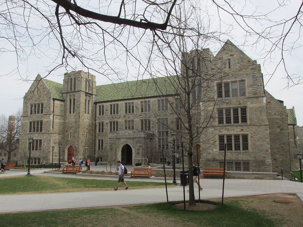 Fulton_Hall,_Boston_College,_Chestnut_Hill_MA