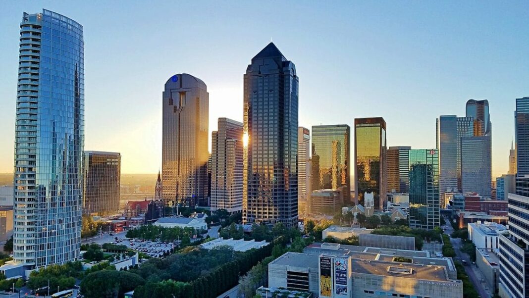 1280px-Dallas_Skyline_with_Arts_District