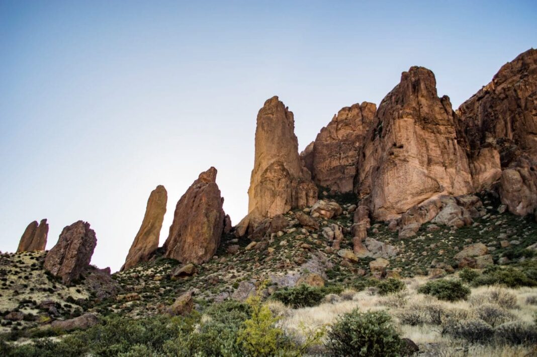 The Superstition Mountains andrew-ruiz-406374-unsplash