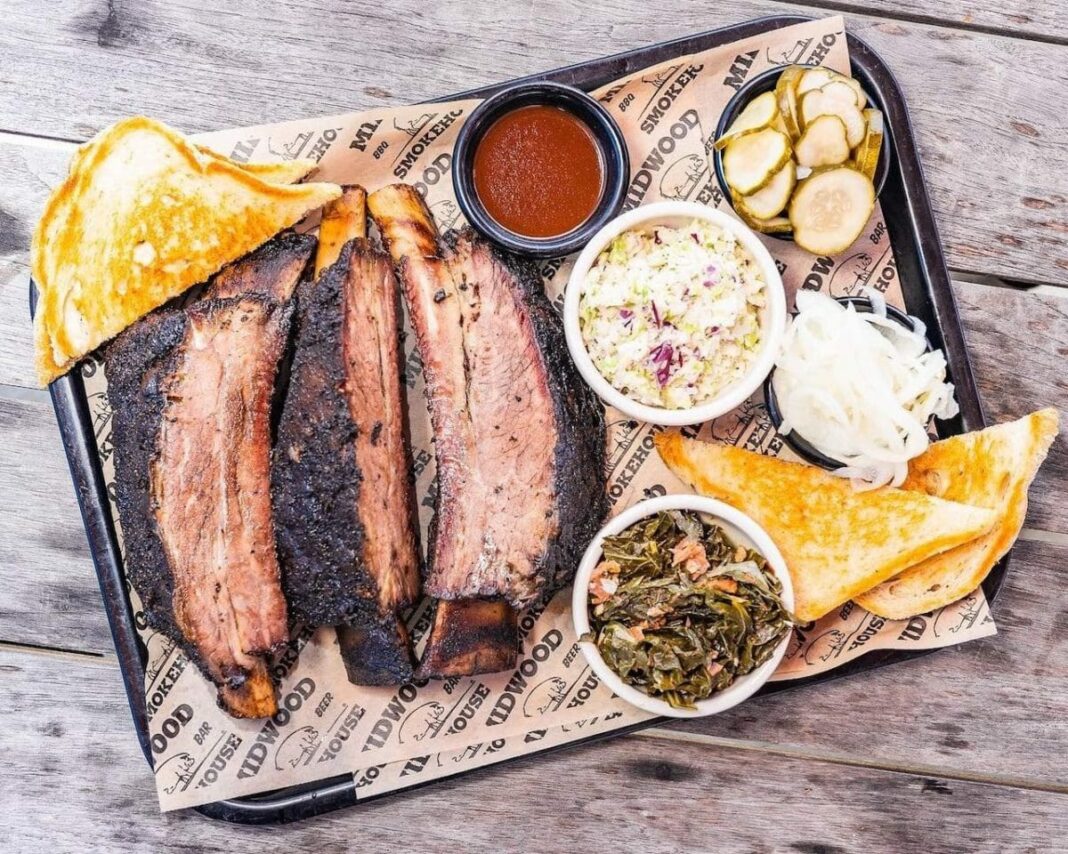plate of bbq ribs, sauce, toast, and coleslaw