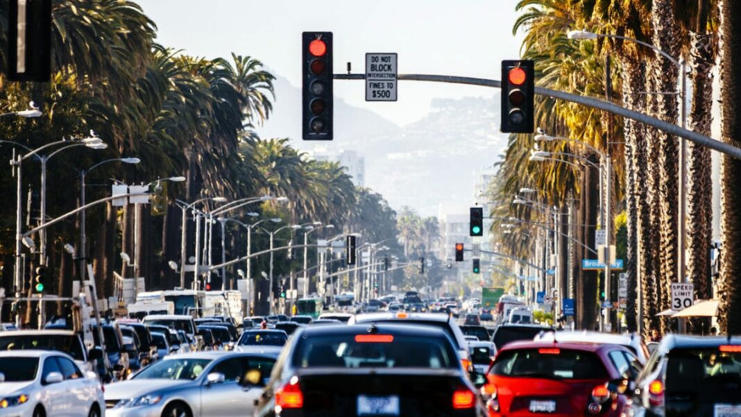 traffic in santa monica at red light
