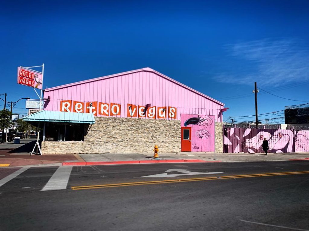 Retro vegas exterior