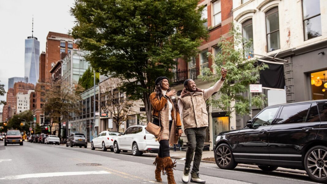 Couple takes photo in NYC