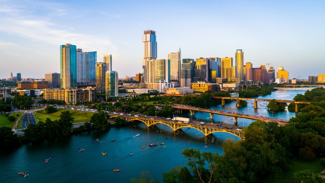 advantages to living in Austin