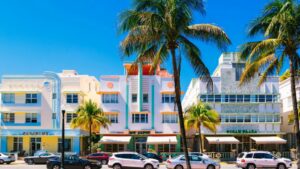 Explore these pros and cons of living in Miami