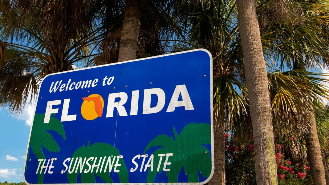 "Welcome to Florida" sign at Florida stateline