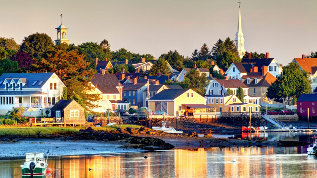 Portsmouth is a city in Rockingham County, New Hampshire. It is a historic seaport and popular summer tourist destination. Portsmouth is the third oldest city in the USA and is only 60 miles from Boston

