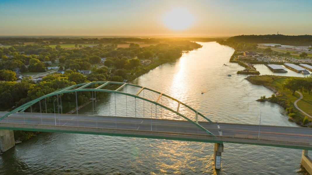 Sunset over Veteran's Memorial Bridge in Sioux City over the Missouri River.