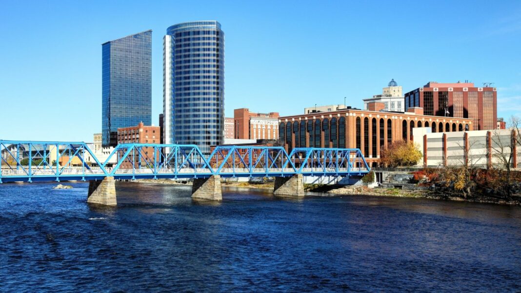 Grand Rapids Michigan skyline along the banks of the Grand river.